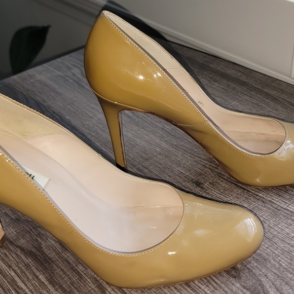 LK Bennett "Shilo" pumps in Taupe patent leather Size 39-1/2 (US Size 9) - Picture 3 of 9